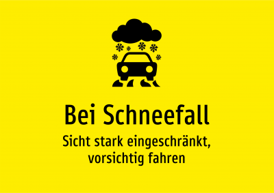 Bei Schneefall - Sicht stark eingeschränkt, vorsichtig fahren