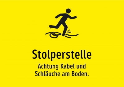 Stolperstelle - Achtung Kabel und Schläuche am Boden.
