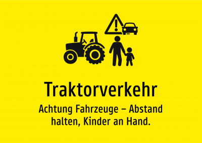 Traktorverkehr - Achtung Fahrzeuge – Abstand halten, Kinder an Hand.