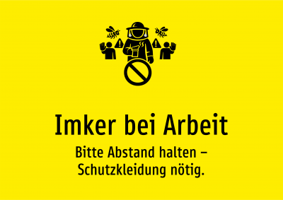 Imker bei Arbeit - Bitte Abstand halten – Schutzkleidung nötig.