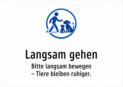 Langsam gehen - Bitte langsam bewegen – Tiere bleiben ruhiger.