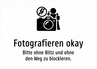 Fotografieren okay - Bitte ohne Blitz und ohne den Weg zu blockieren.