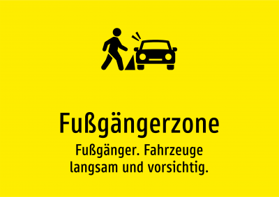 Fußgängerzone - Fußgänger. Fahrzeuge langsam und vorsichtig.