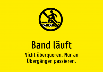 Band läuft - Nicht überqueren. Nur an Übergängen passieren.