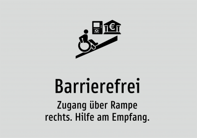 Barrierefrei - Zugang über Rampe rechts. Hilfe am Empfang.