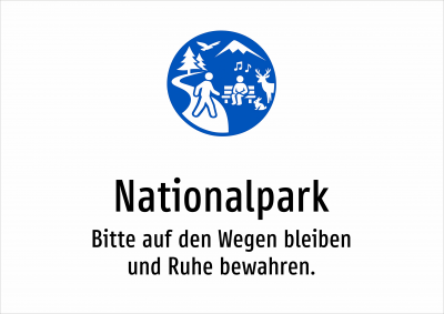 Nationalpark - Bitte auf den Wegen bleiben und Ruhe bewahren.