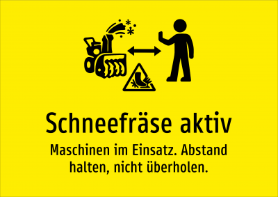 Schneefräse aktiv - Maschinen im Einsatz. Abstand halten, nicht überholen.