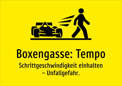 Boxengasse: Tempo - Schrittgeschwindigkeit einhalten – Unfallgefahr.