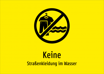 Keine - Straßenkleidung im Wasser