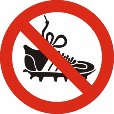 Betreten mit Sportschuhen verboten!