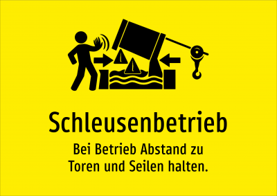 Schleusenbetrieb - Bei Betrieb Abstand zu Toren und Seilen halten.